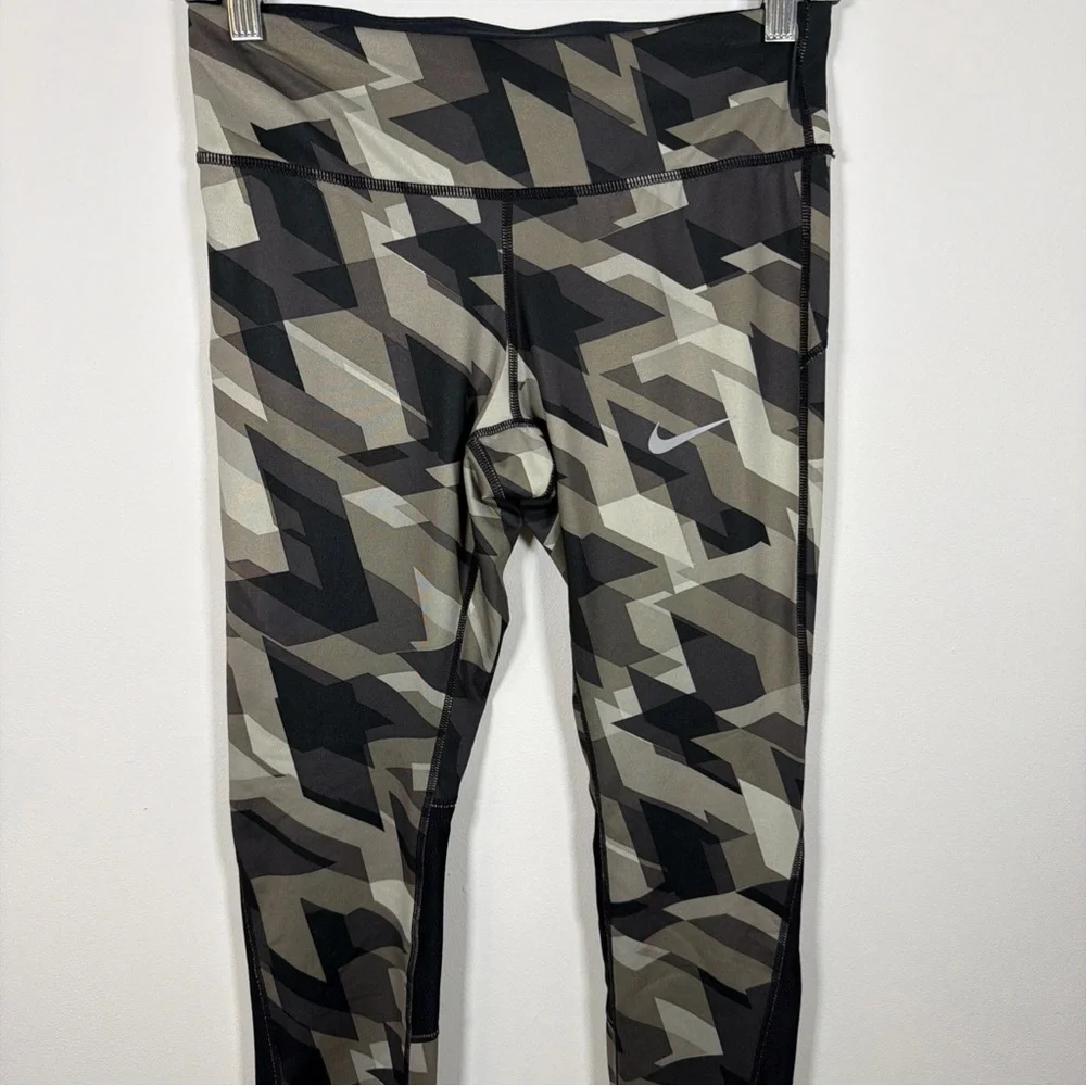 Nike dynamic leggings